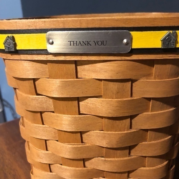 Longaberger basket in perfect condition thank you tag on the edge from 2006 - Picture 5 of 6